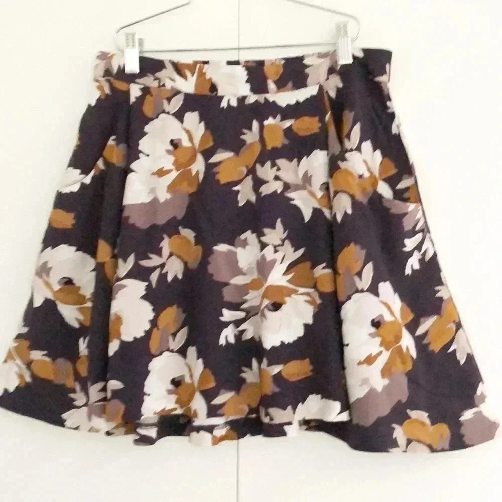 Old Navy Brown and Gray Floral Mini Skirt Pockets